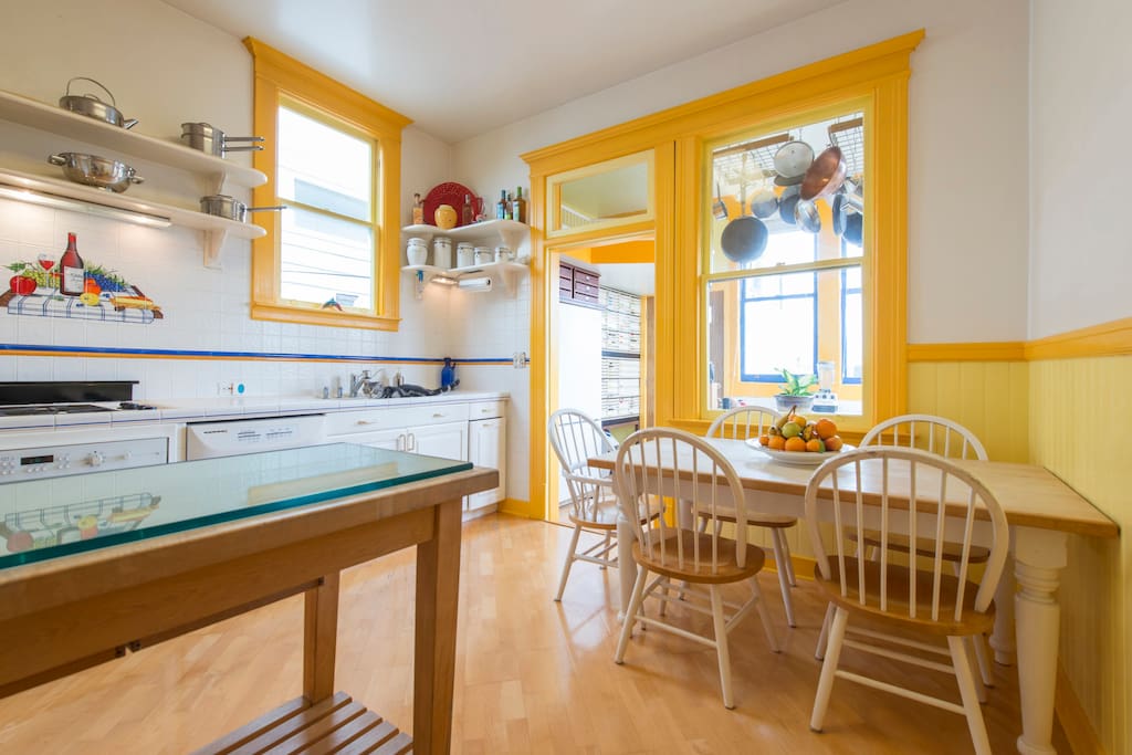 Gourmet eat in kitchen