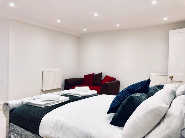 Cozy 5 bedroom flat in Marylebone central London gallery image 4