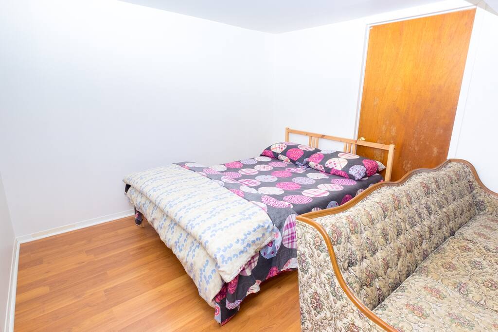 Secondary bed in the living room, a single size that'll fit up to 2 people, 3 if you're into that kind of thing.