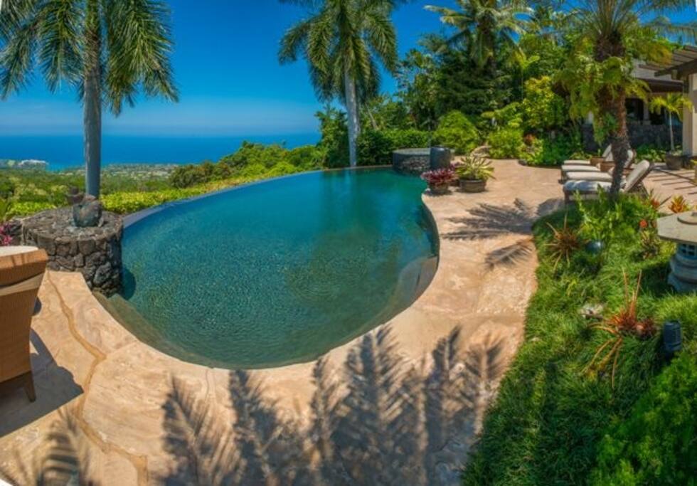Beautiful private Infinity pool