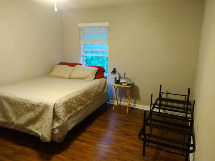 สามารถมีเตียงคิงไซส์และเตียงเต็มรูปแบบเตียงแฝดอะไรก็ได้ที่คุณต้องการ!  เราเป็นเจ้าของธุรกิจที่นอน! เตียงของเราดีที่สุด!