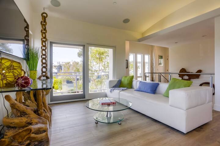 The Mission Beach Carl