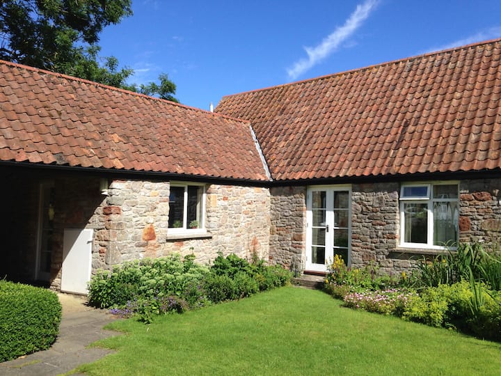 Spacious country cottage near Congresbury