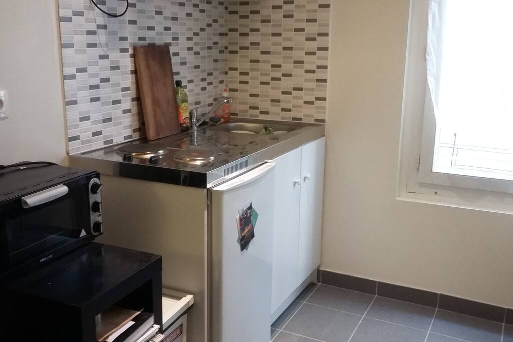 kitchen corner with oven & warmplates