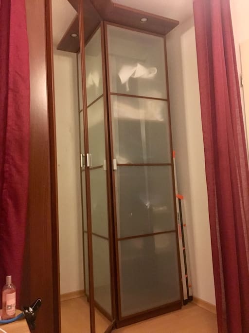 Kleiderschrank