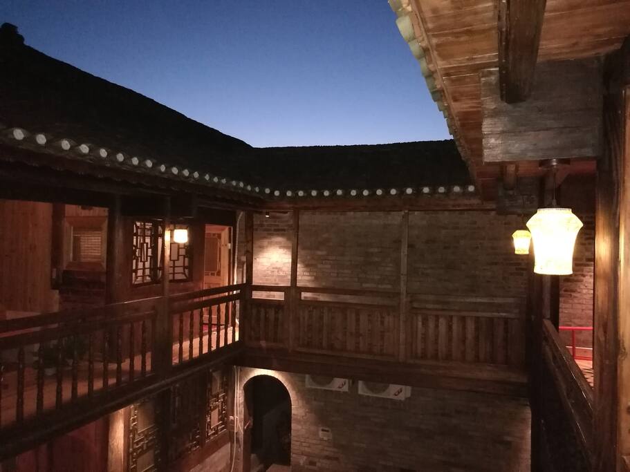 夜色中的东厢