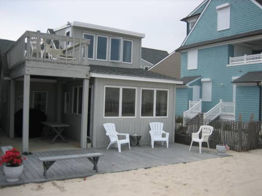totally awesome, private beach bungalow right on the beach!
