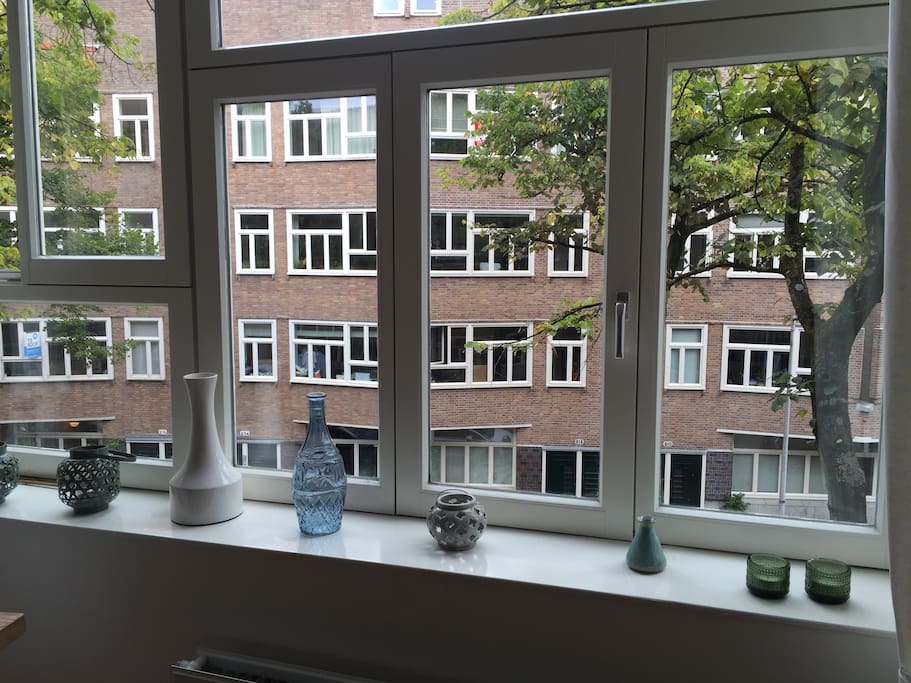 Nice street view (apartment with a lot of daylight)