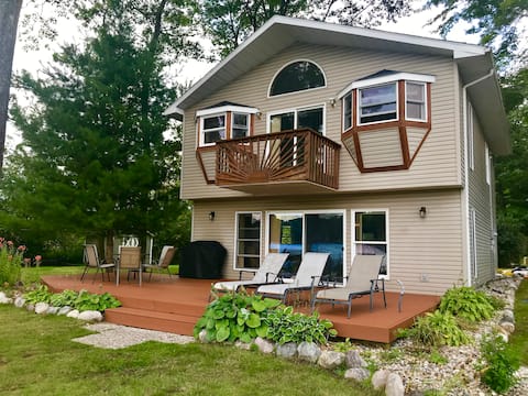 Crazy Loon Lakefront Cottage - Lake George