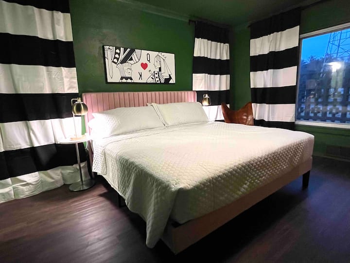 King bed in 2nd bedroom