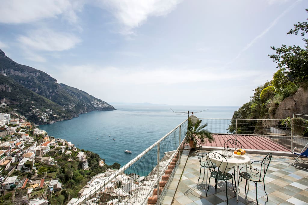 THE ROOF TERRACE IS ABOUT 50 METERS FROM THE APARTMENT AND IT'S SHARED WITH ANOTHER APARTMENT!