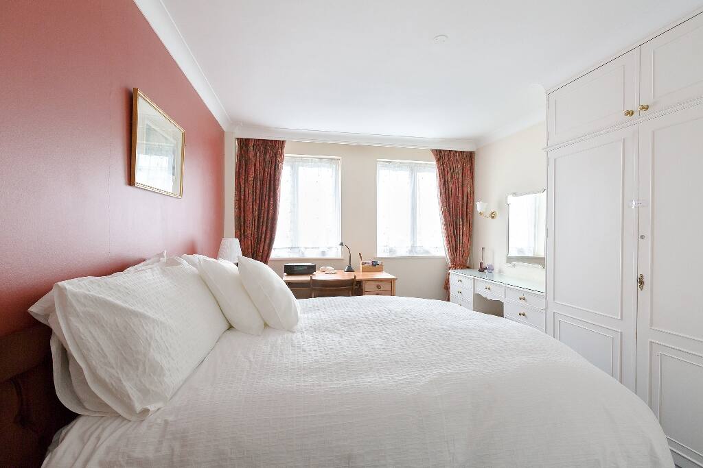 Master bedroom 2