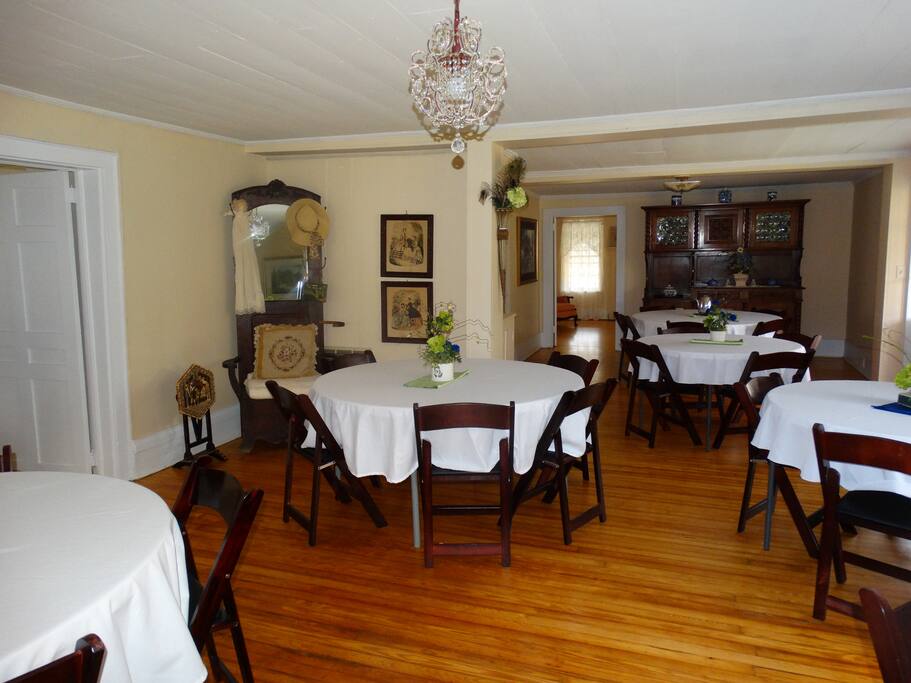 Dining room seats 40