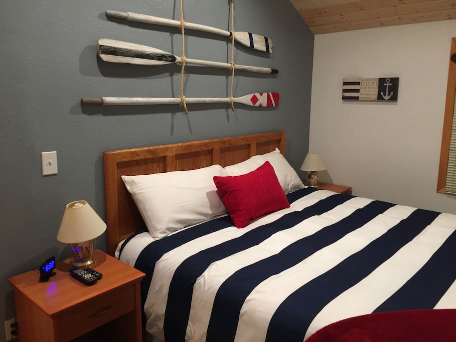 Captain's quarters, King bed, TV