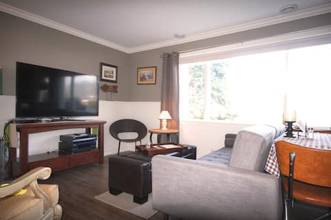 1 BR suite /w private bath, kitchenette and patio.