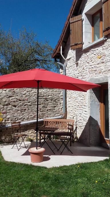 patio extérieur qui donne sur le salon