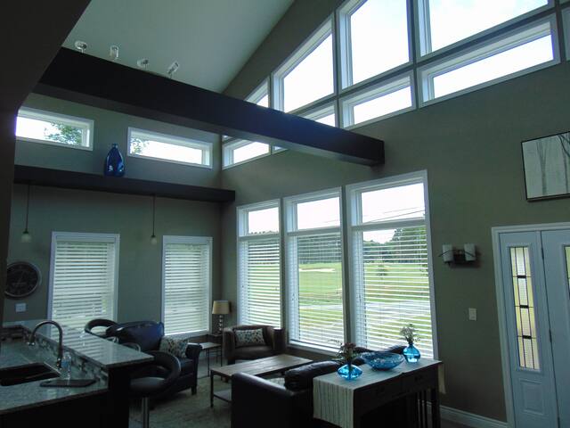 Modern Golf and Ski Vacation Home