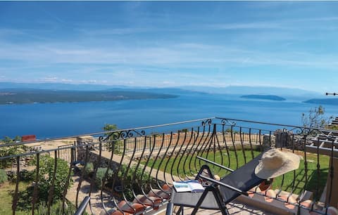 Top Airbnb: Villa La Sella - romantic house with a unique view in Grad Cres