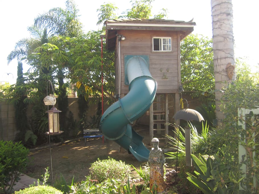 Unbelievable tree house w/slide