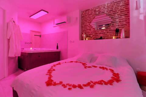 LOVE ROOM with JACUZZI
