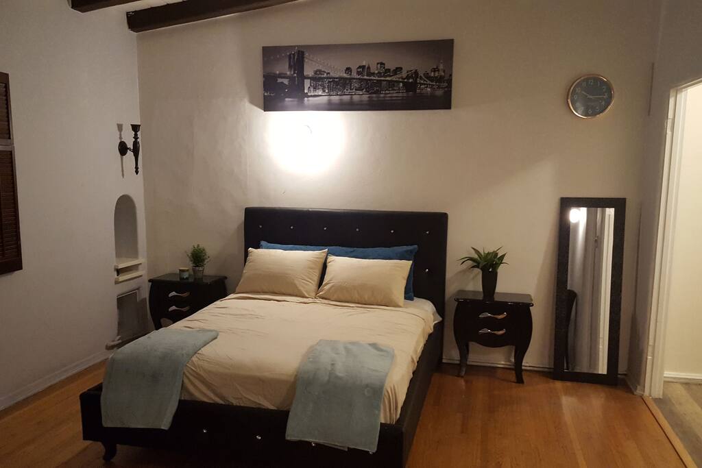 Lovely New queen size bed