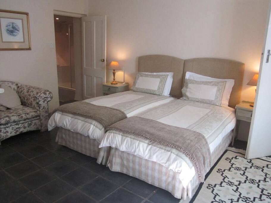 Bellingham Homestead, Garden Cottage Main Bedroom