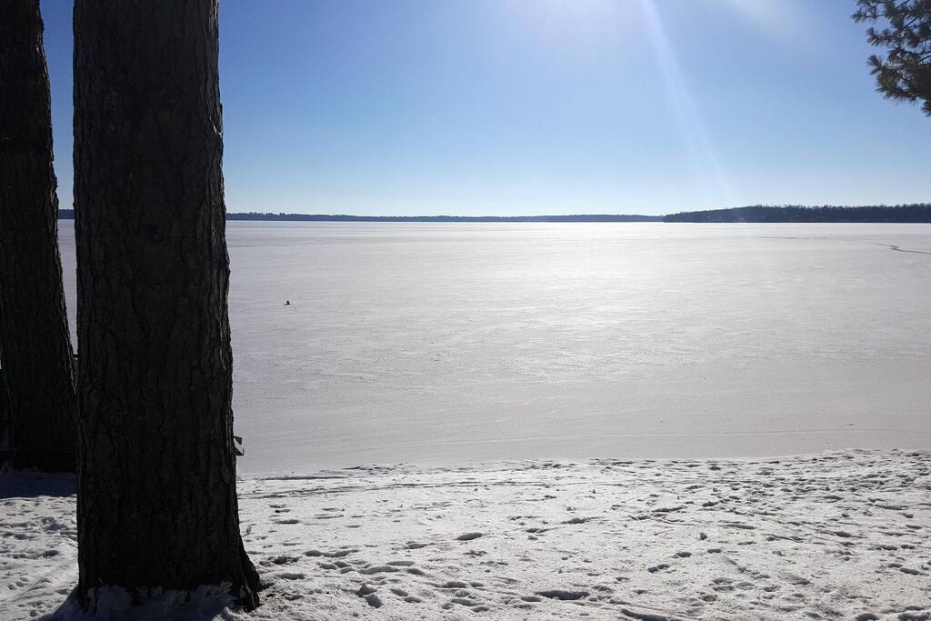 Beautiful Round Lake- Enjoy any season!