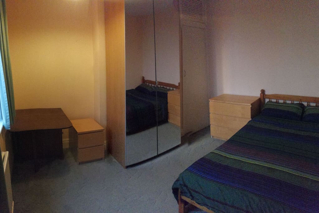 Medium-sized double bedroom