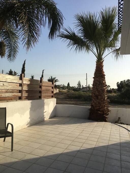 Vast patio, with sunbeds (2), table and chairs (4) and a big parasol for shade.