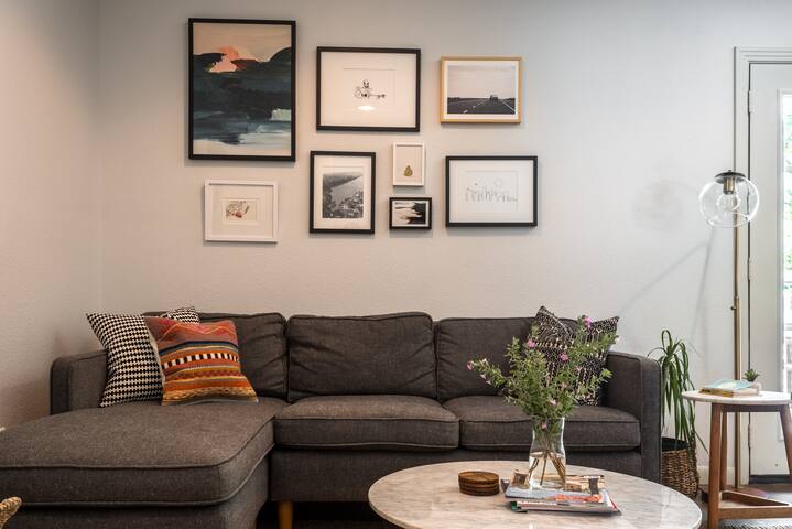 Barton Hills Butterfly Oasis with pool gallery image 3