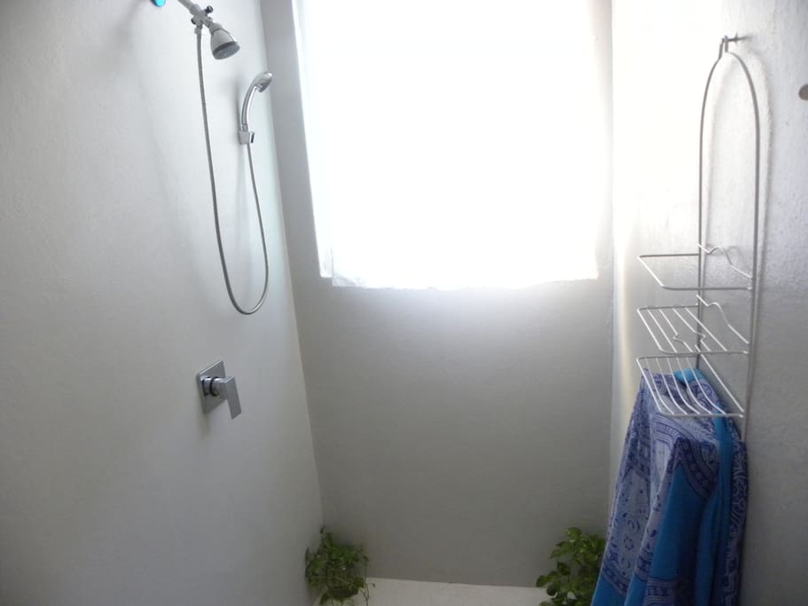 LARGE SHOWER