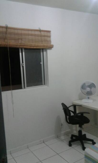 Apartamento todo mobiliado! Cozinha, area de serviço com maquina de lavar!três quartos individuais ou casal...