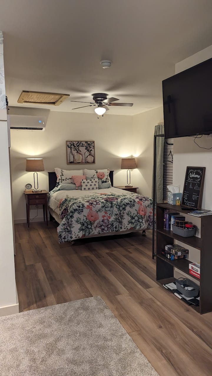 Cama tamaño queen, muy cómoda. Si bien los gustos del colchón de todos varían, ofrecemos el colchón que más se solicita y las mejores evaluaciones del mercado para ayudar a mejorar tu experiencia de sueño.