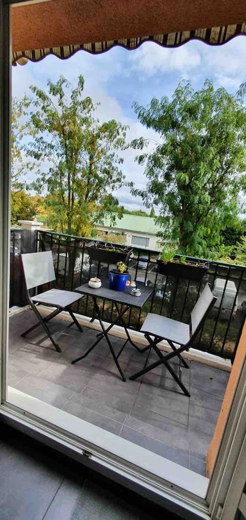 Large F3 - ideal for 4! Golden Location!