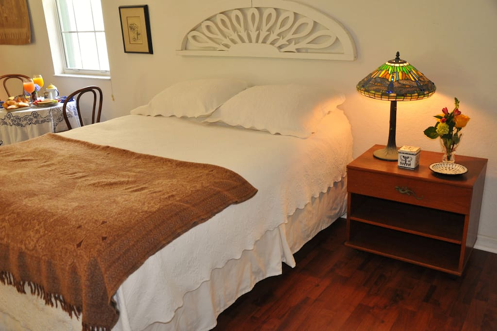 queen size bed