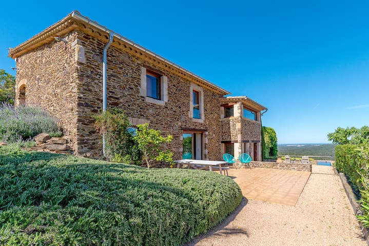 Gorgeous Catalan Villa with stunning views gallery image 4