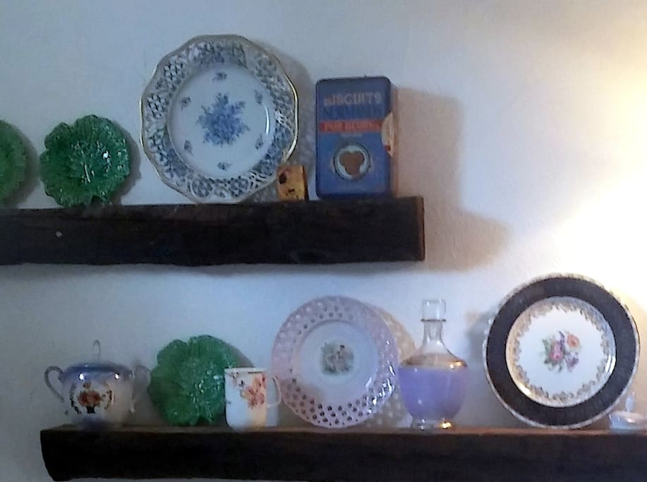 Top floor -- kitchen pretties.