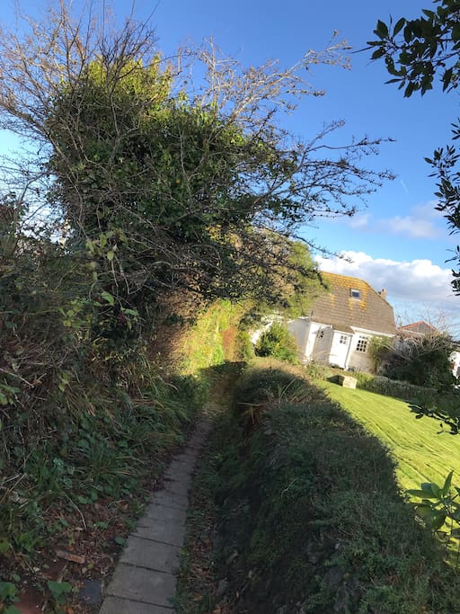 Path to Hawthorn Cottage