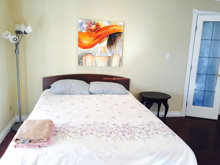 1 queen-size bed