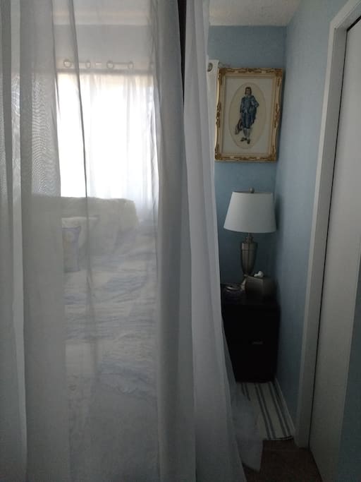 Queen size canopy bed
