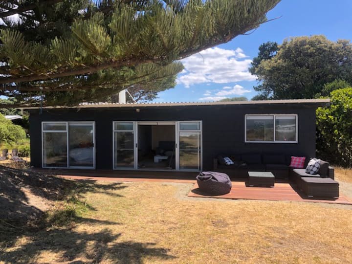 Beachfront Bach in Riversdale Houses for Rent in Riversdale Beach