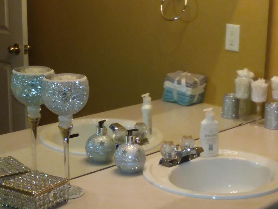 Nice very clean bathroom.