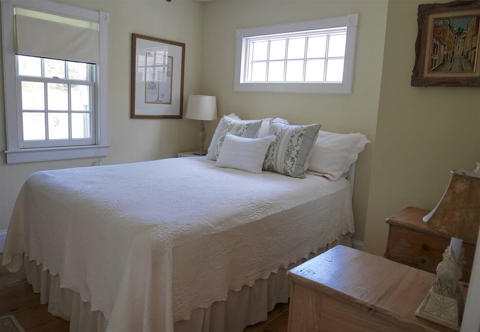 Queen bedroom