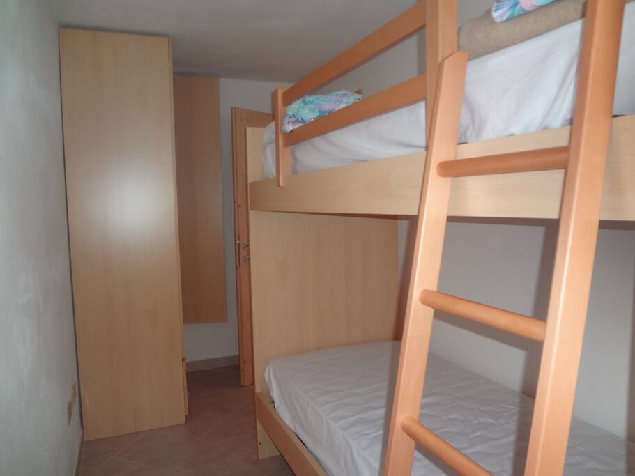 Cameretta con letto a castello