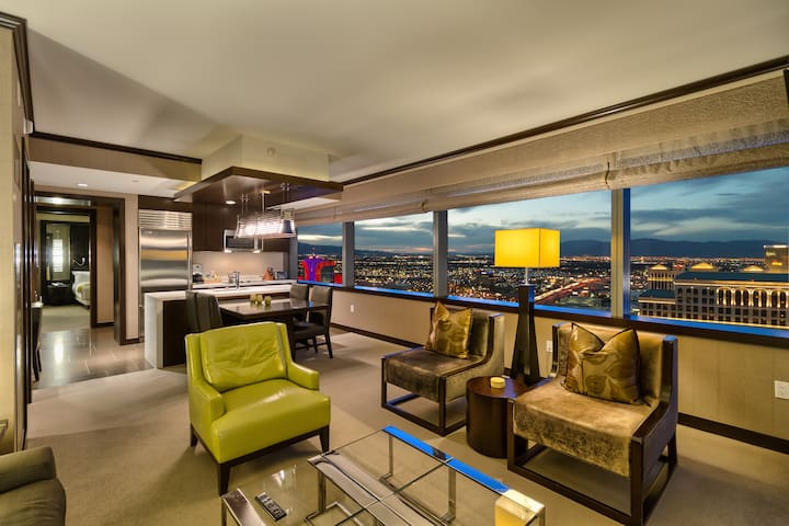 Best 2 BR Corner Penthouse @ Vdara! Stunner Views! gallery image 3