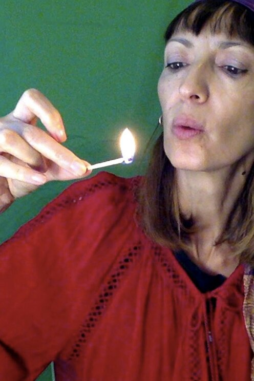 Show full-screen, host-provided image