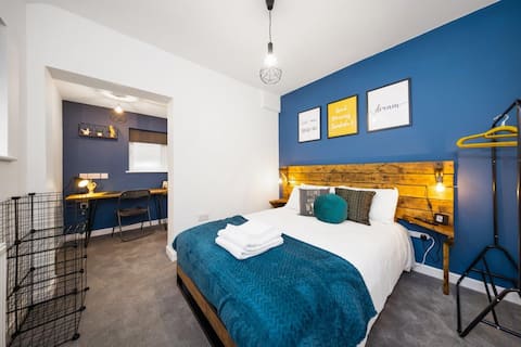 Modern 7-Bed House Ensuite, Free WiFi City Centre