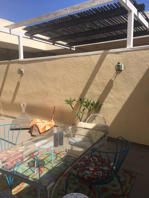 Morning coffee and afternoon cocktails taste better outside!