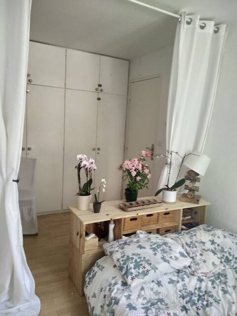 Bedroom (TV, garden access, gym)