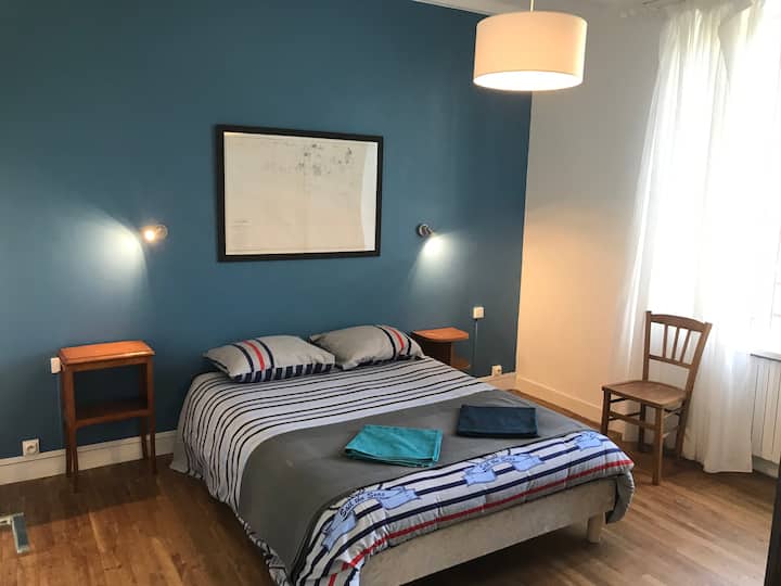 Dormitorio 4 - una cama doble - vista al jardín - 1er piso